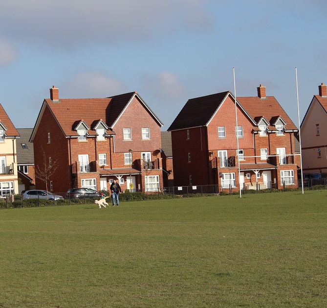 Image of boundary park in Didcot with houses in background